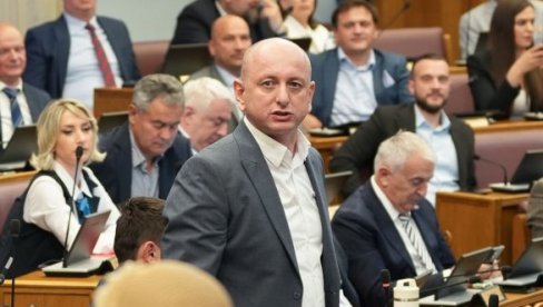 ЈА ЈОШ НЕ ЗНАМ ДА ЈЕ НЕКОМЕ МАЈКА МОГЛА ДА ИЗВАДИ ДРЖАВЉАНСТВО... Кнежевић раскринкао Спајићеве покушаје обмане јавности (ВИДЕО)